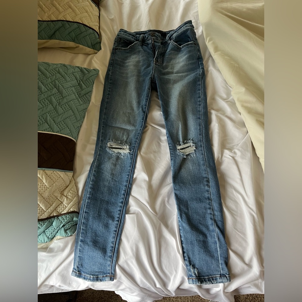 Risen jeans size 3/25.